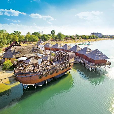 Tahiti Sunshine - Chatka Na Vode Senec Exterior photo